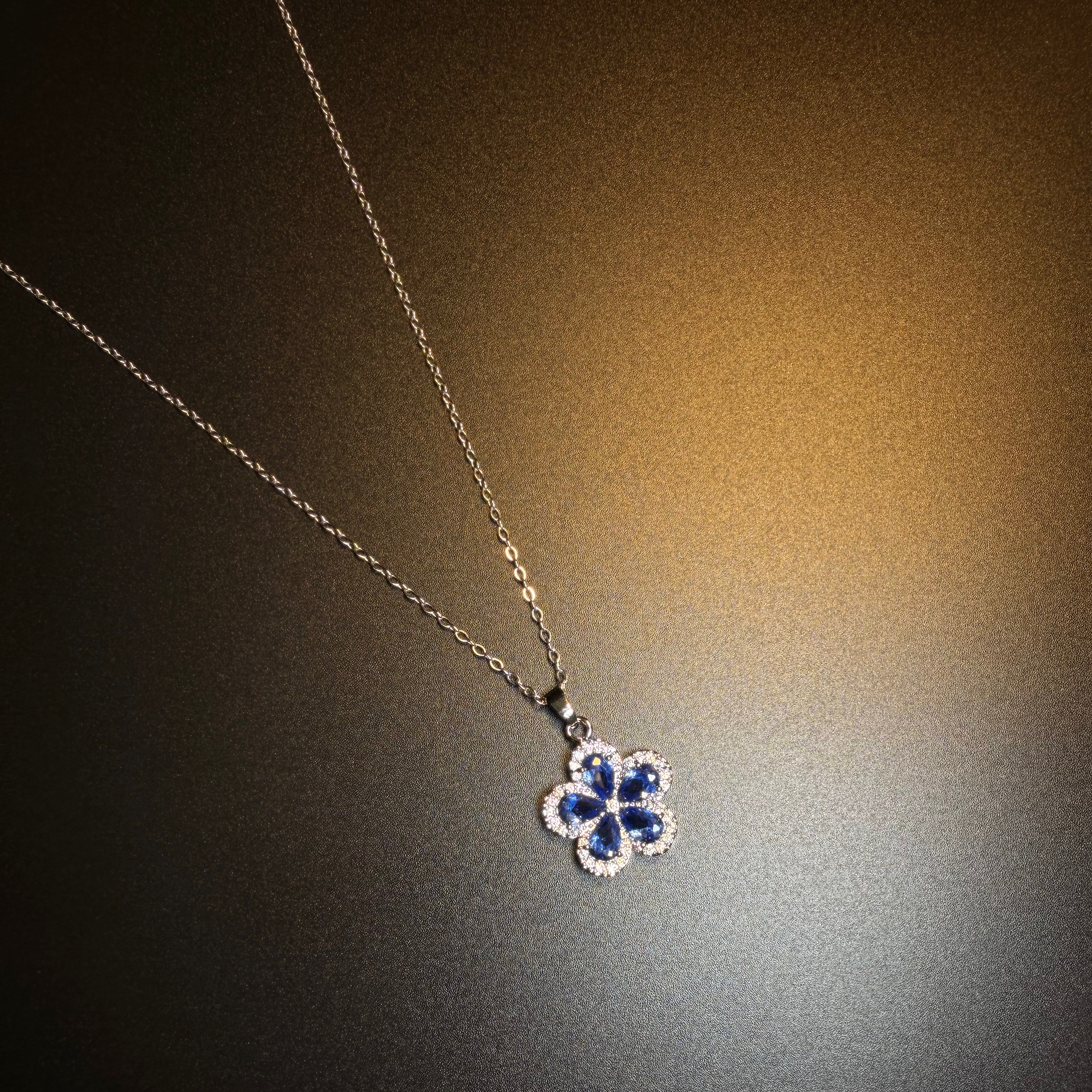 Blue Gleam Clover Necklace