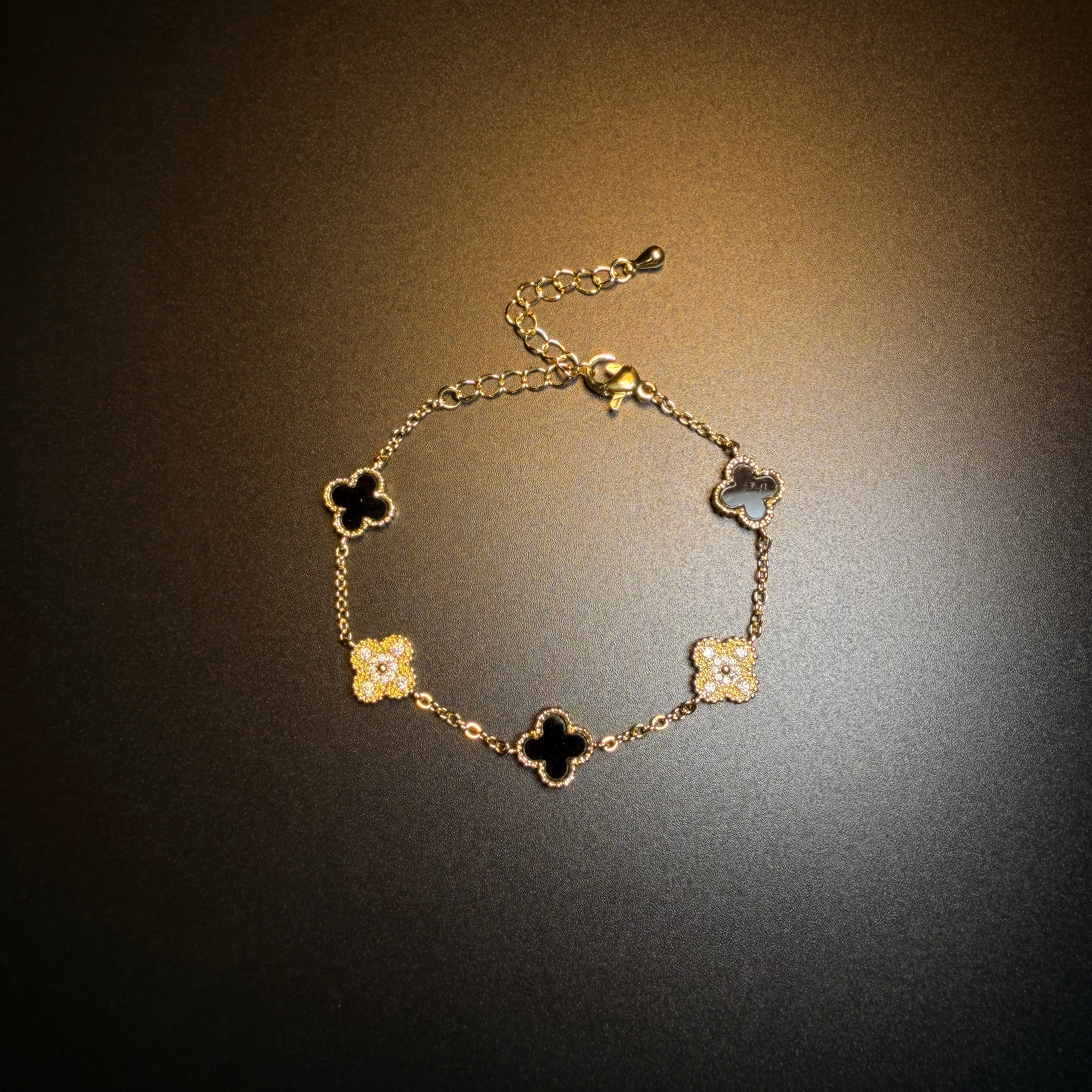 Dualclovergol Adornment